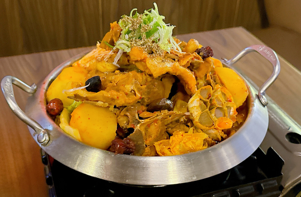 台北中山區美食｜歐巴楽 OBLIGI 首爾餐桌，三十年日式職人打造的現代韓式料理專門店，顛覆想像的黑蒜馬鈴薯排骨湯，只有在這才吃得到。
