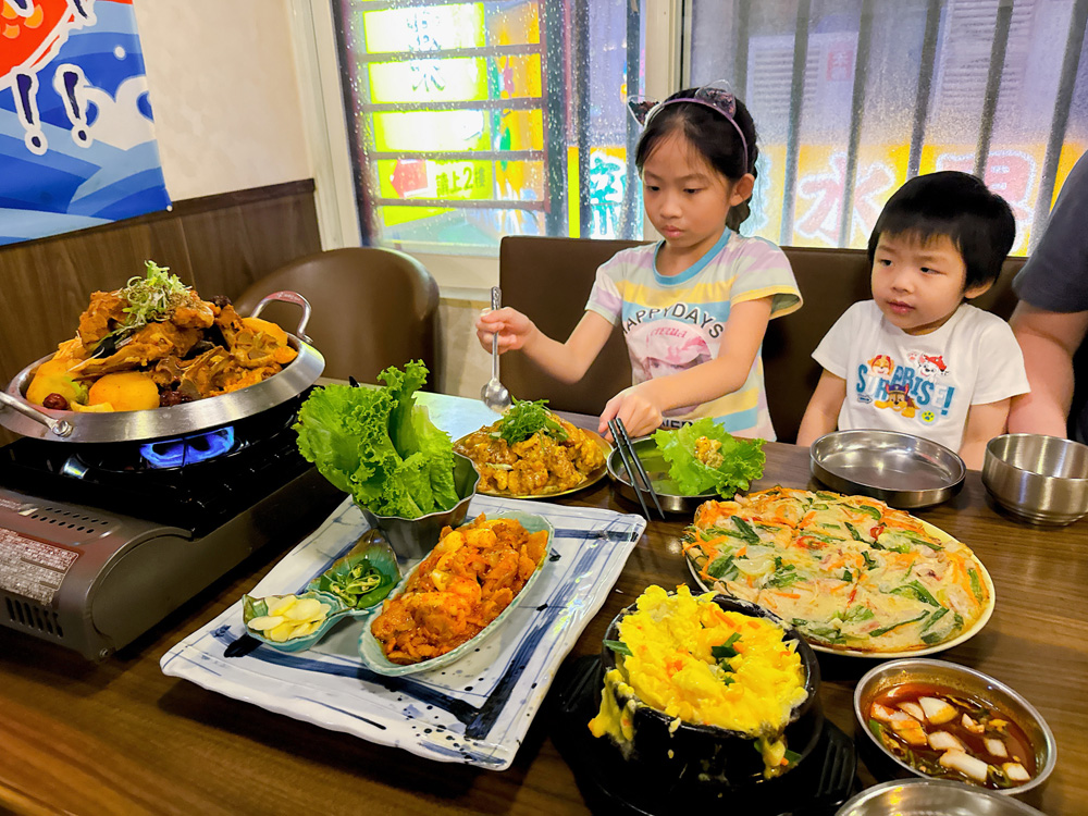 台北中山區美食｜歐巴楽 OBLIGI 首爾餐桌，三十年日式職人打造的現代韓式料理專門店，顛覆想像的黑蒜馬鈴薯排骨湯，只有在這才吃得到。