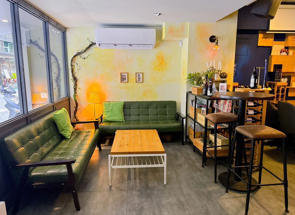 台北大安區餐酒館 |『Pan House Wine & Bistro』隱身東區巷弄的微醺基地!全家聚餐的創意家宴 x 姊妹微醺聚會的質感首選! - 第4張圖 台北大安區餐酒館 |『Pan House Wine & Bistro』隱身東區巷弄的微醺基地!全家聚餐的創意家宴 x 姊妹微醺聚會的質感首選!