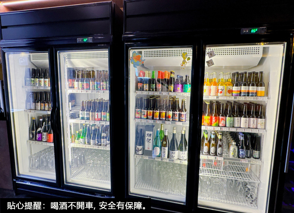 新竹竹北美食|『廢材串燒酒場-竹北遠百店』，現烤極致串燒✕英式小酒館微醺氛圍！爸媽育兒生活裡的微醺療癒儀式!