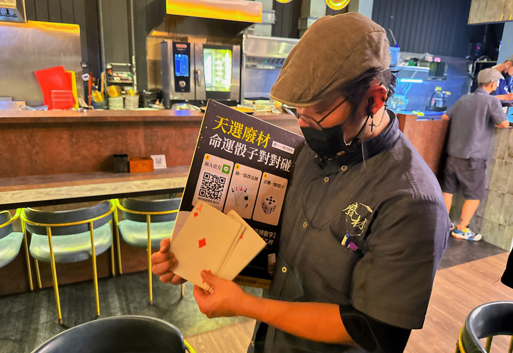 新竹竹北美食|『廢材串燒酒場-竹北遠百店』,現烤極致串燒✕英式小酒館微醺氛圍!爸媽育兒生活裡的微醺療癒儀式! - 第39張圖 新竹竹北美食|『廢材串燒酒場-竹北遠百店』,現烤極致串燒✕英式小酒館微醺氛圍!爸媽育兒生活裡的微醺療癒儀式!